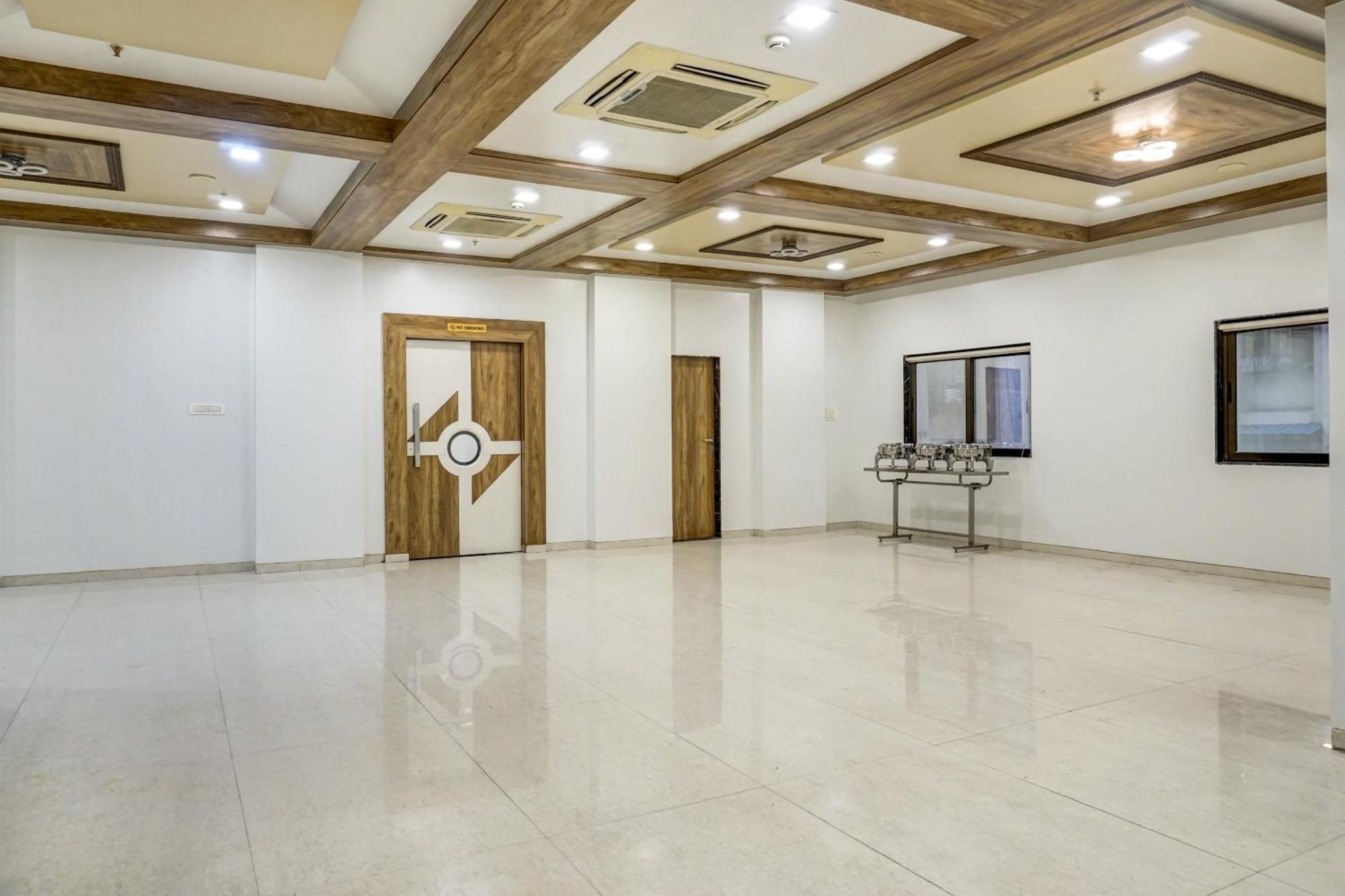 Townhouse Oak Regal Inn Near Sant Tukaram Nagar Metro Station Pimpri-Chinchwad Exterior photo