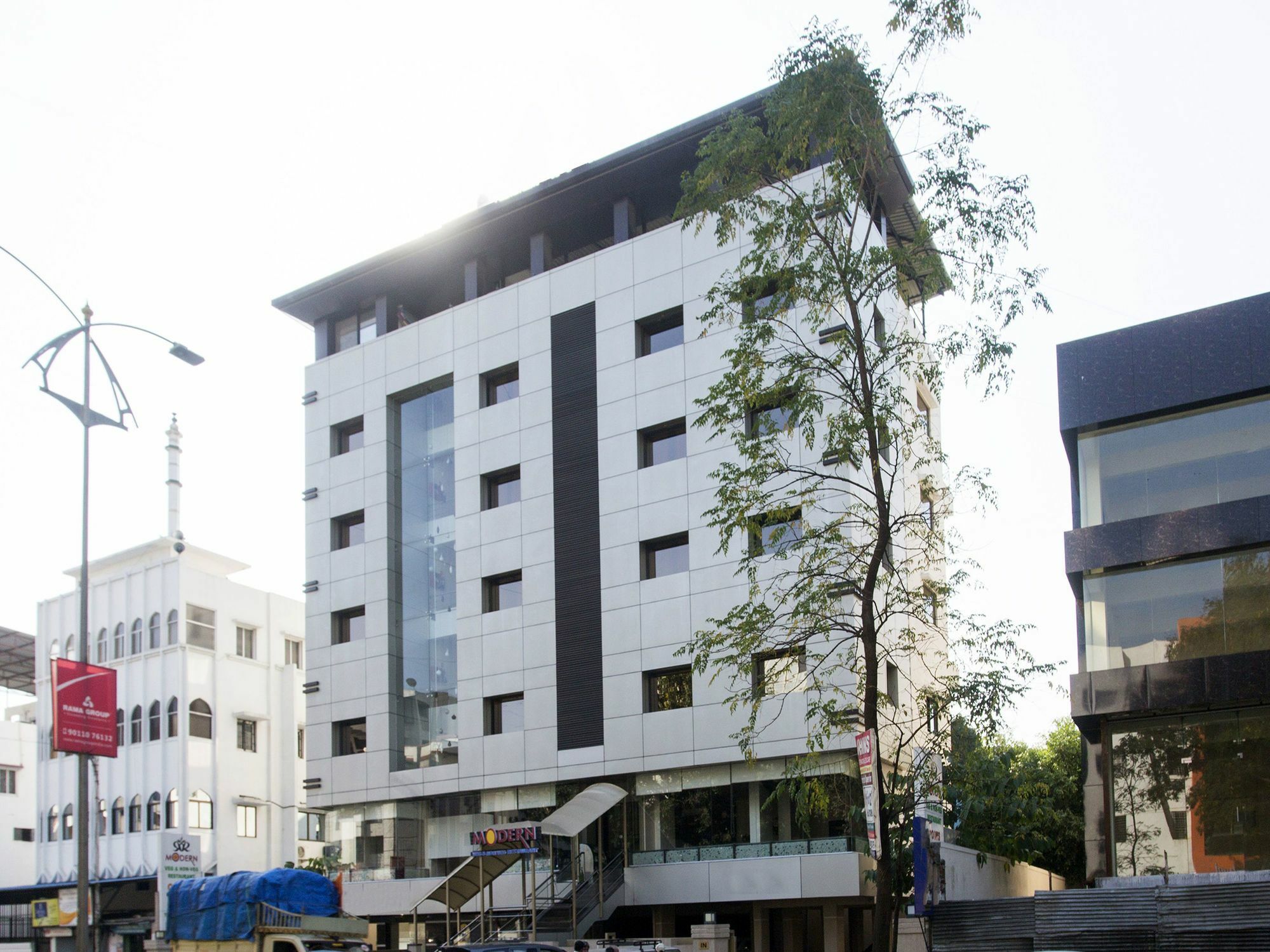 Townhouse Oak Regal Inn Near Sant Tukaram Nagar Metro Station Pimpri-Chinchwad Exterior photo